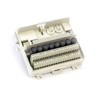 TU838 ABB S800 estendeu a unidade 2x4 da terminação do módulo fundiu as tomadas de poder 3BSE008572R1 do transdutor