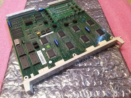 Os módulos do I/O da obra-prima 200 de DSDP170 ABB pulsam contando as peças sobresselentes 57160001-ADF do PLC da placa